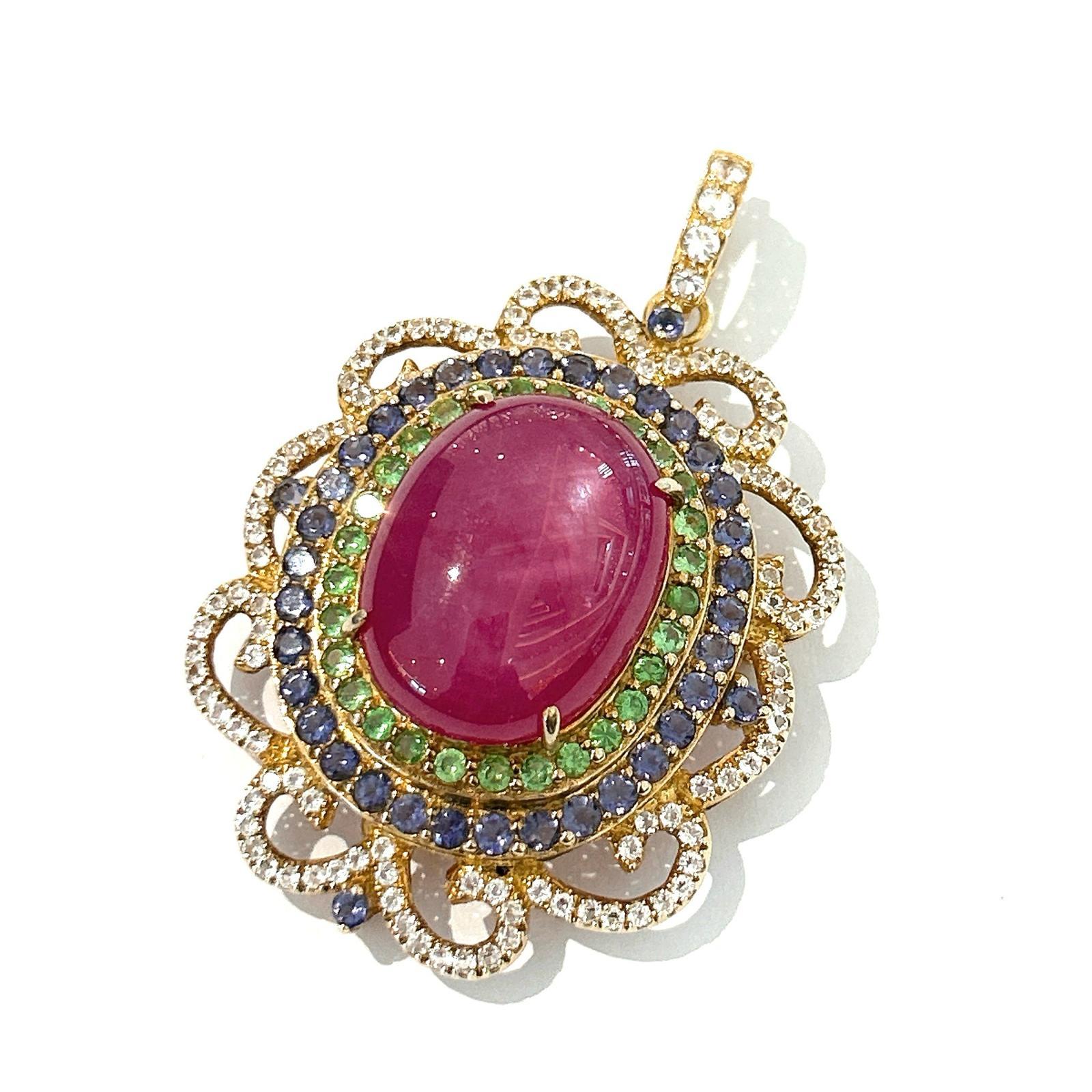 Bochic Capri, broche en or et argent 18 carats sertie de rubis, saphirs bleus et multi-gemmes  Pour femmes en vente