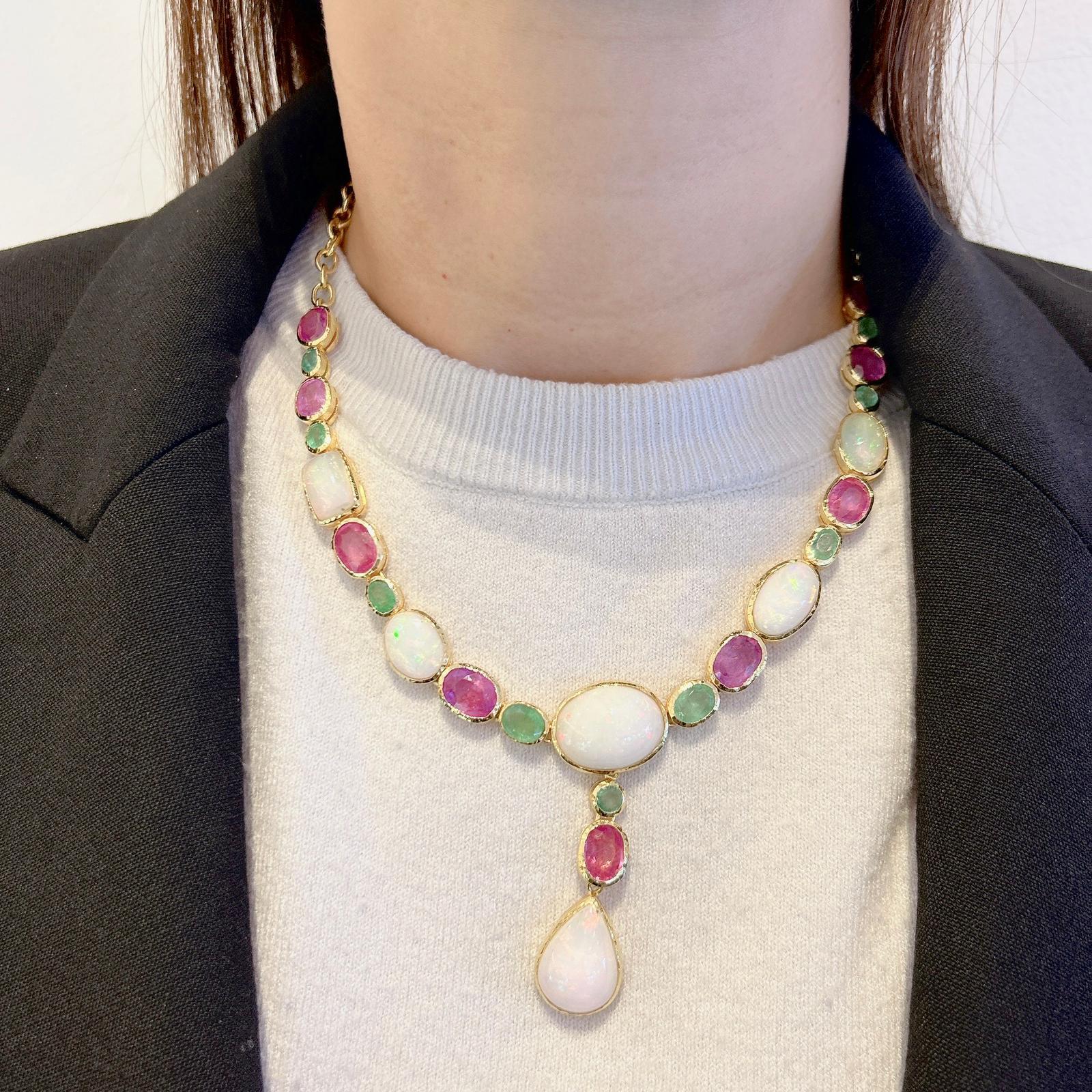 BOCHIC Saphir rose de Capri, émeraude et opale éthiopienne en or et argent 22k en vente 2