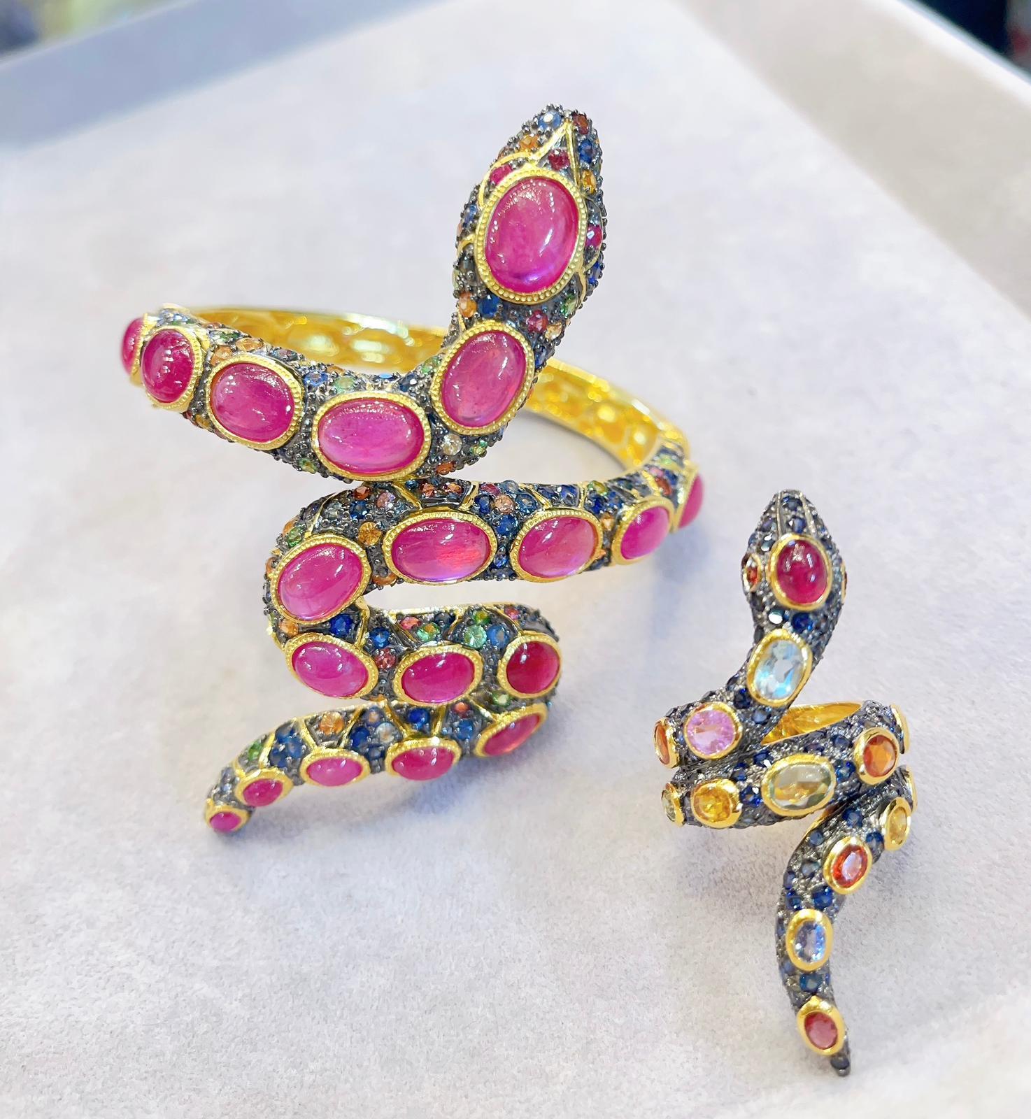 Bochic “Orient” Serpent Fancy Sapphire & Ruby bangle Set In 18K Gold & Silver  In New Condition For Sale In New York, NY