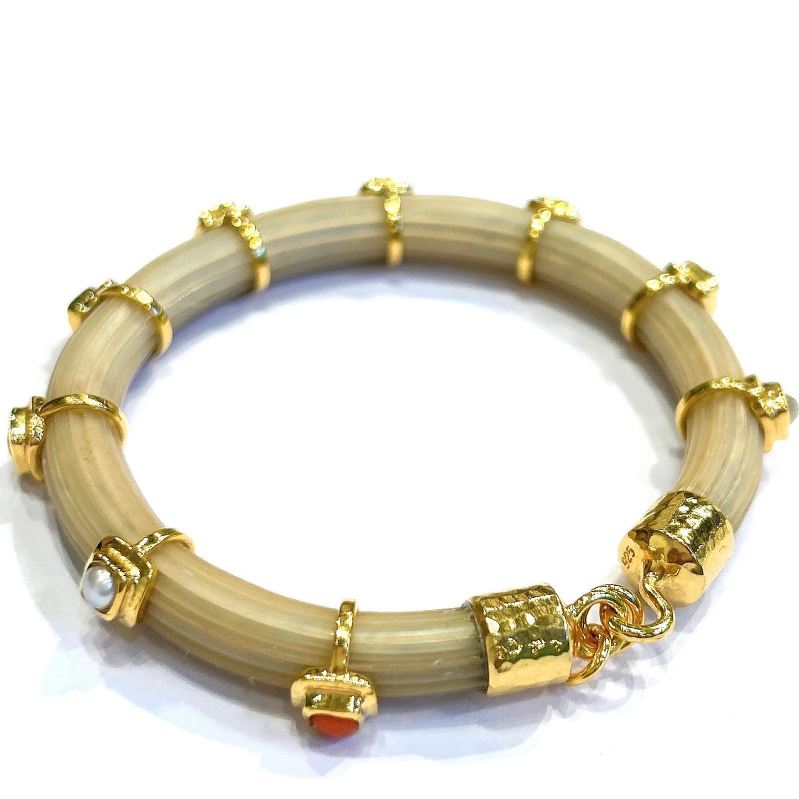Set di bracciali con rubini e zaffiri multicolore in oro e argento 18 carati di Bochic 