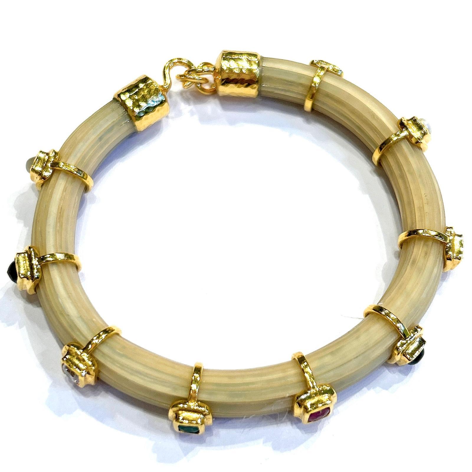 Set di bracciali con rubini e zaffiri multicolore in oro e argento 18 carati di Bochic 