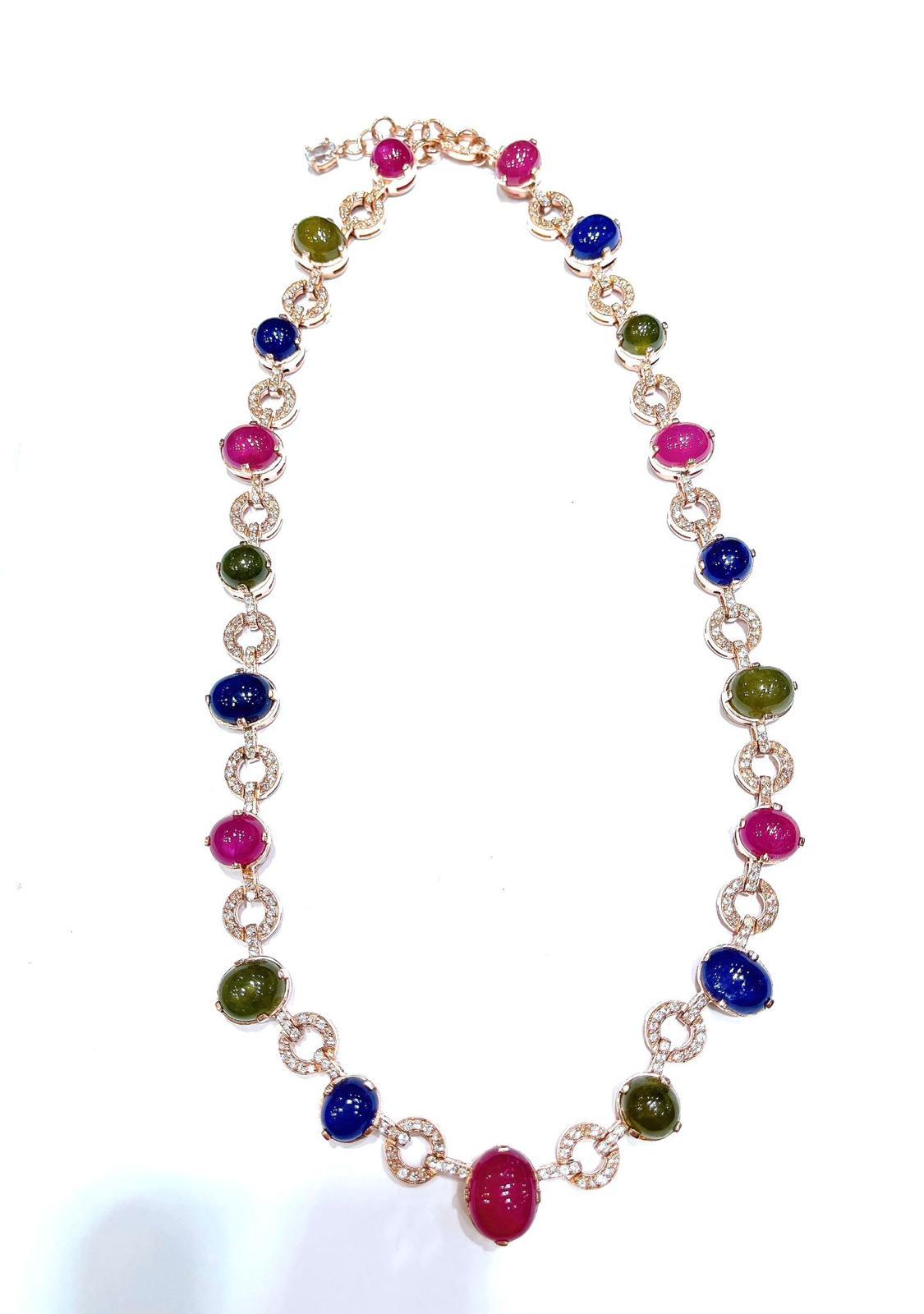 Cabochon Collana di rubini e zaffiri multicolore in oro e argento 18 carati di Bochic 