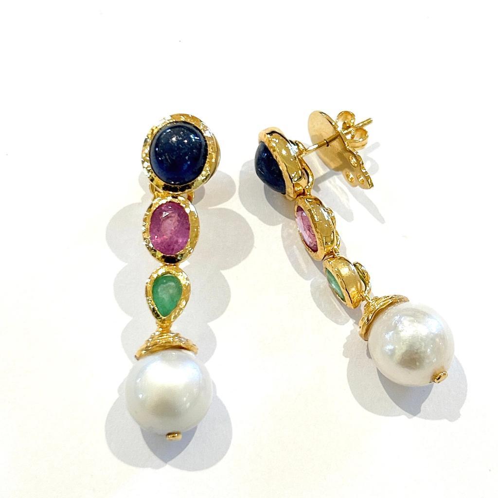 Bochic “Capri” Sapphire, Emerald & Pearl Earrings In 18K Gold & Silver
Blue Sapphire natural cabochons from Sri Lanka 
8 Carats 
Pink Sapphire natural oval cur from Sri Lanka
2.50 Carat 
White South sea white pearls 

The earrings from the 