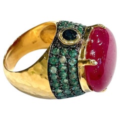 Anillo Bochic "Capri" de zafiro, esmeralda verde y rubí rojo engastado en oro de 18 quilates y plata