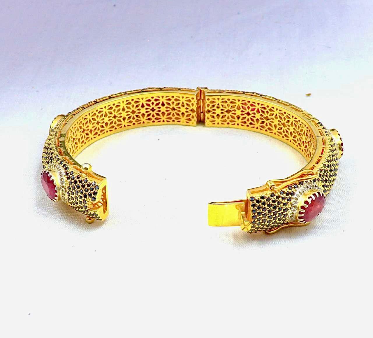 Bochic “Capri” Sapphire, Ruby & Diamond Bangle Set In 18K Gold & Silver In New Condition For Sale In New York, NY