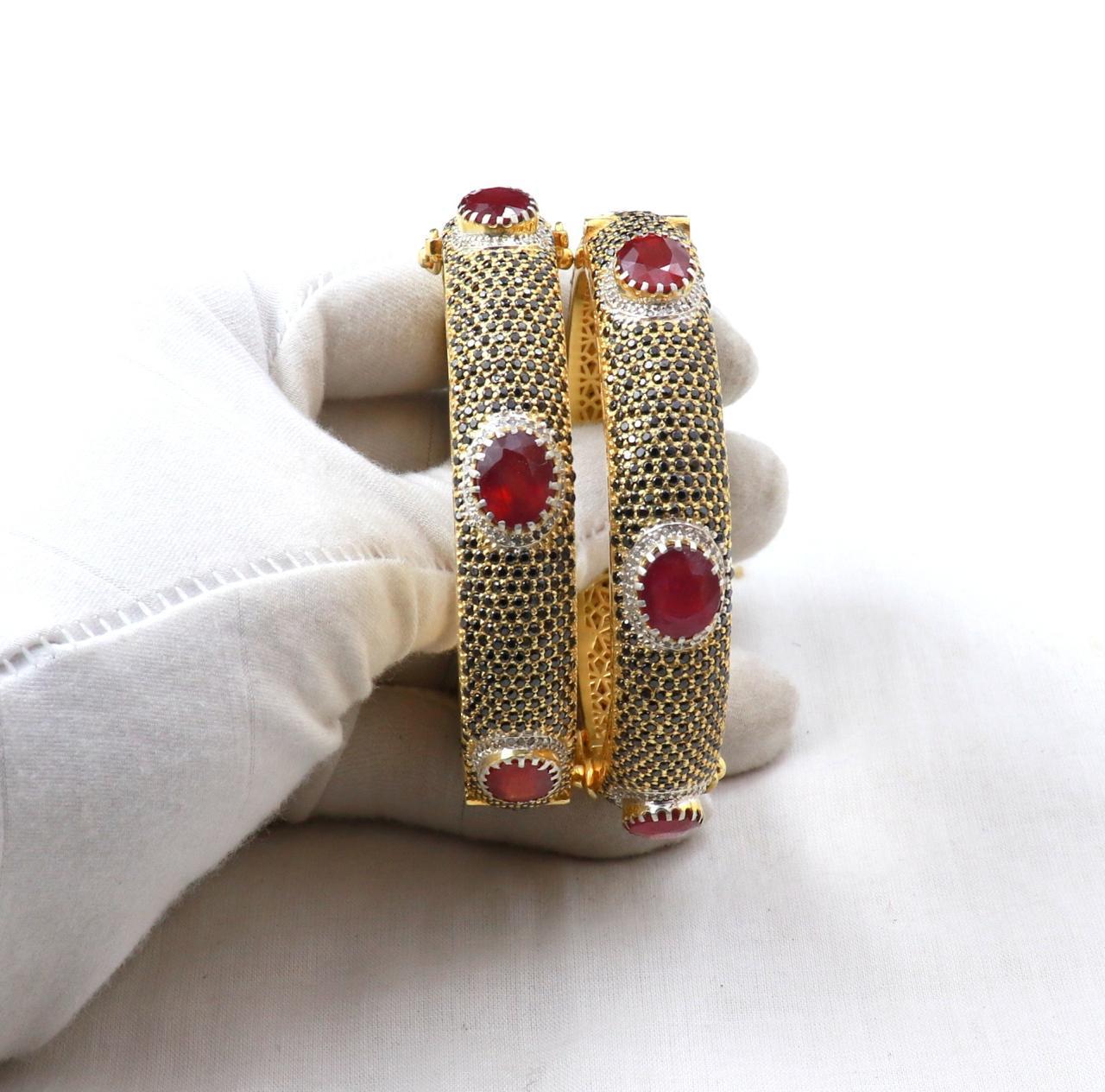 Bochic “Capri” Sapphire, Ruby & Diamond Bangle Set In 18K Gold & Silver For Sale 2