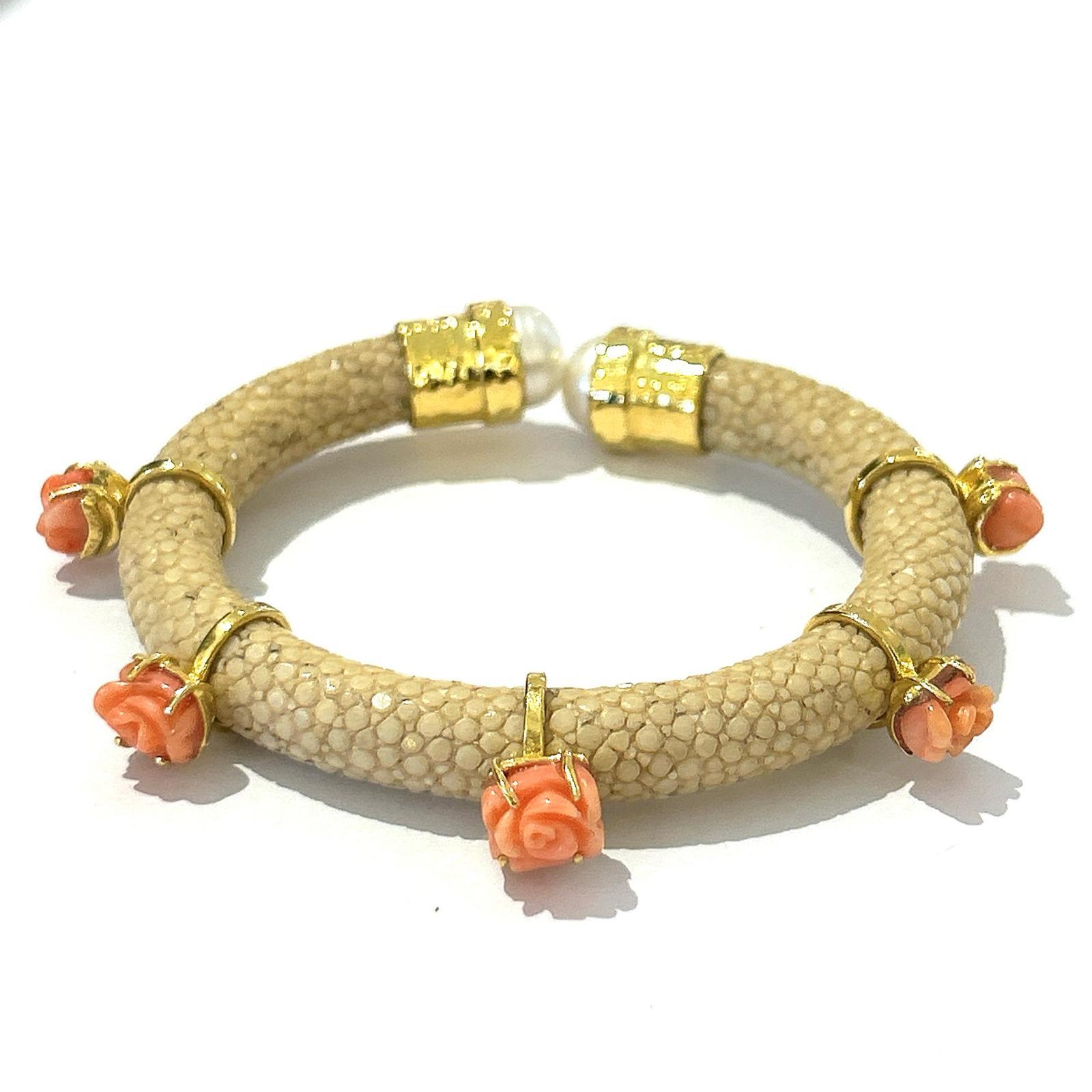 Bochic “Capri” String Ray & Flower Coral Bangle Set In 18K Gold & Silver 


This Bangle is from the 