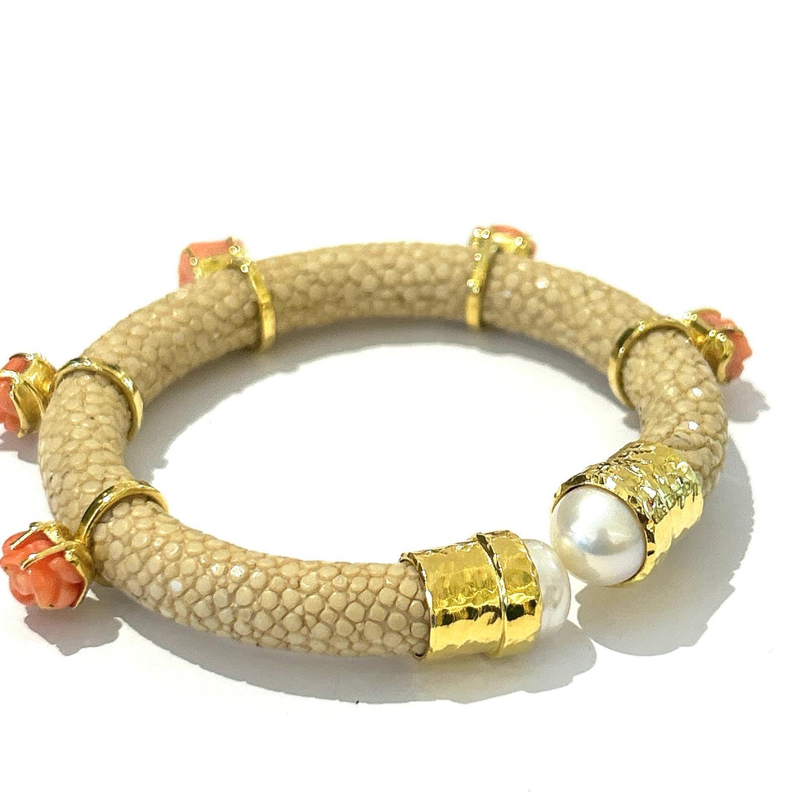 Bochic “Capri” String Ray & Flower Coral Bangle Set In 18K Gold & Silver  In New Condition For Sale In New York, NY