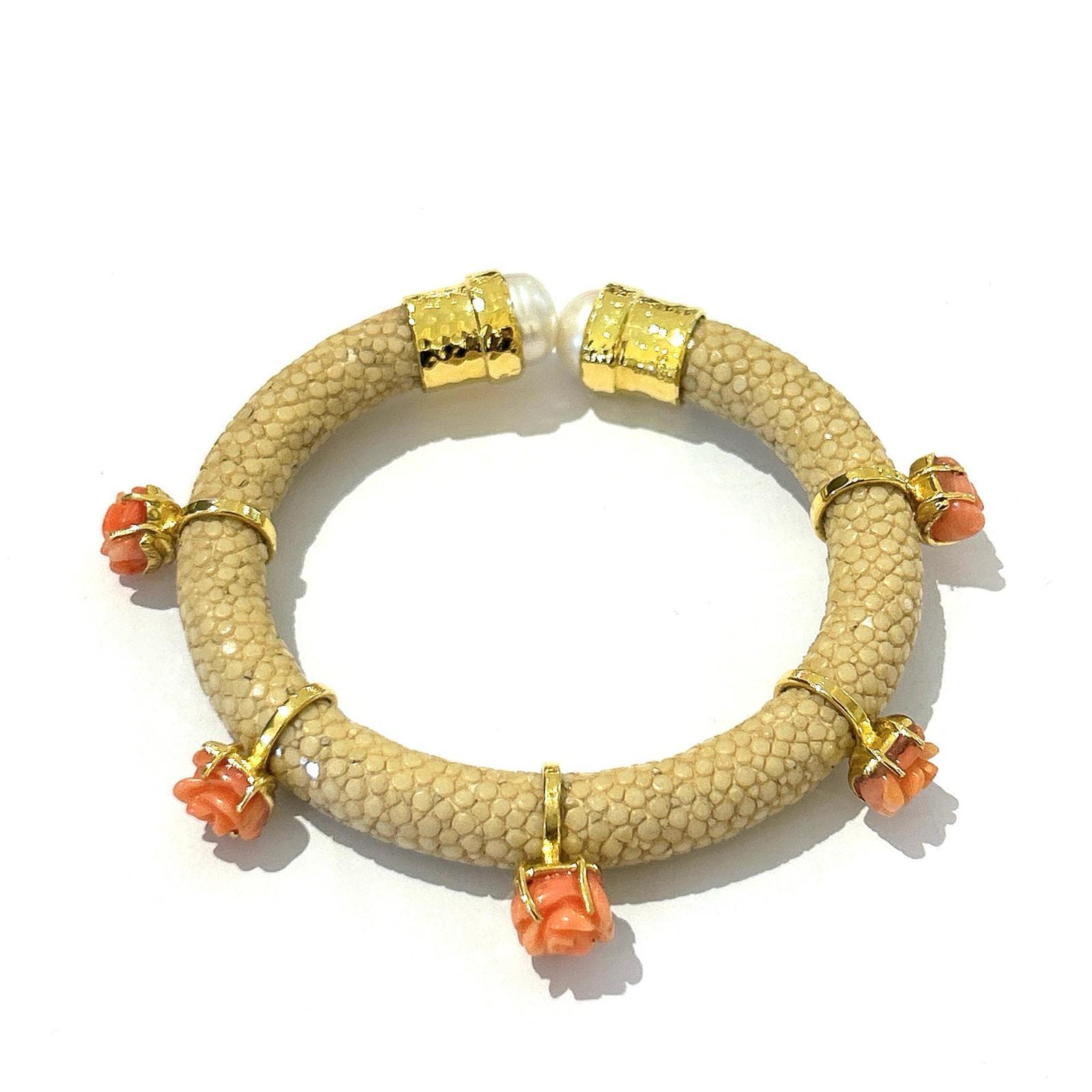 Bochic “Capri” String Ray & Flower Coral Bangle Set In 18K Gold & Silver  In New Condition For Sale In New York, NY