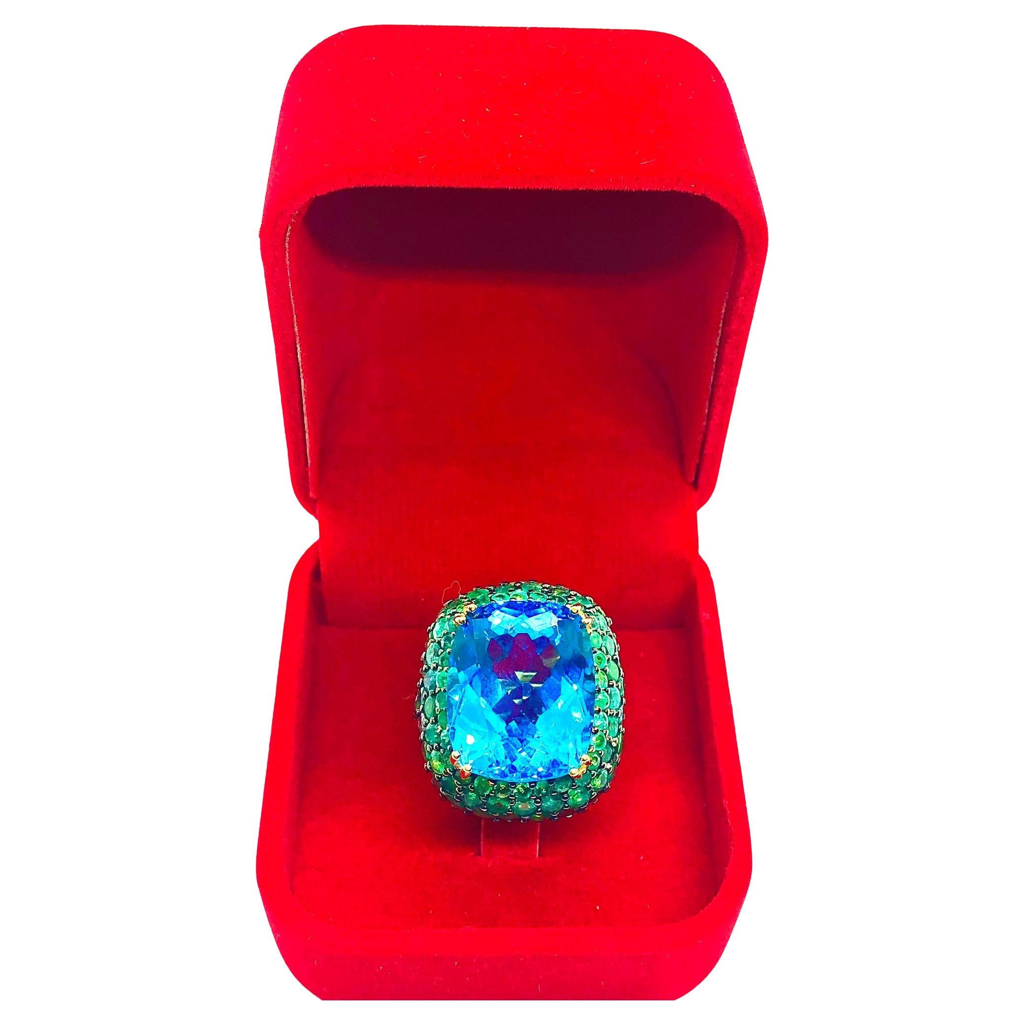 Anillo vintage «Capri» de Bochic con 16 topacios azules de Londres y esmeraldas, en oro de 18 quilates y plata