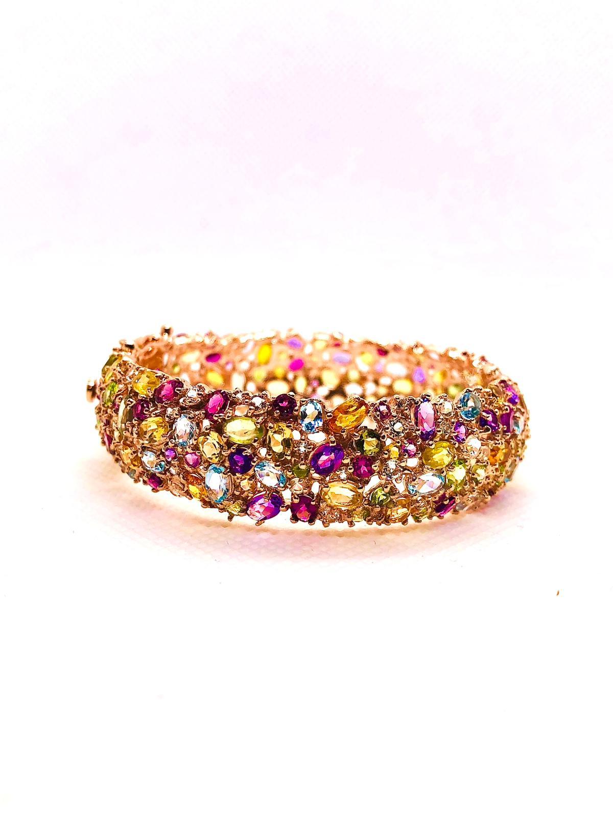 Bochic “Capri” Vintage Amethyst, Aquamarine & Citrine Bangle Set In 18K Gold & Silver

Mix, Amethyst, Aquamarine, Citrine and Topaz 
25.00 Carats

This Bangle is from the 
