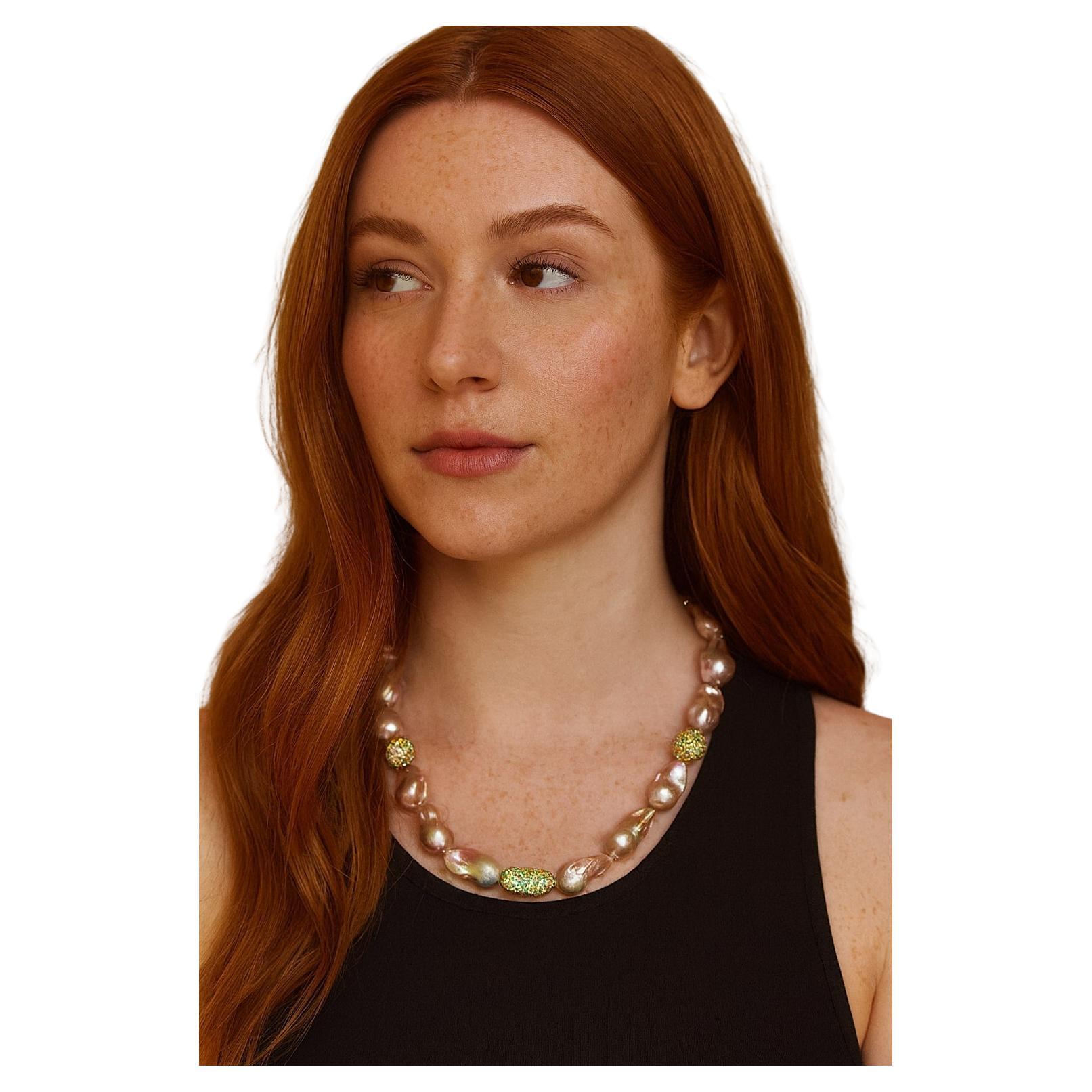 Bochic “Capri��” Vintage Baroque Pearl & Multi Gem Necklace Set in 18K & Silver

Elegant and Baroque Italian style 

Natural Multi Color Gems
Rodorite, Topaz And Peridot
 2 Carats 
Natural Pink, Golden And White Fresh Baroque Pearl 

The Bochic