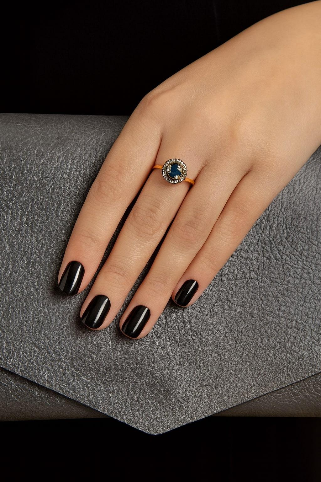 Anello vintage con diamanti neri e grigi di Bochic 