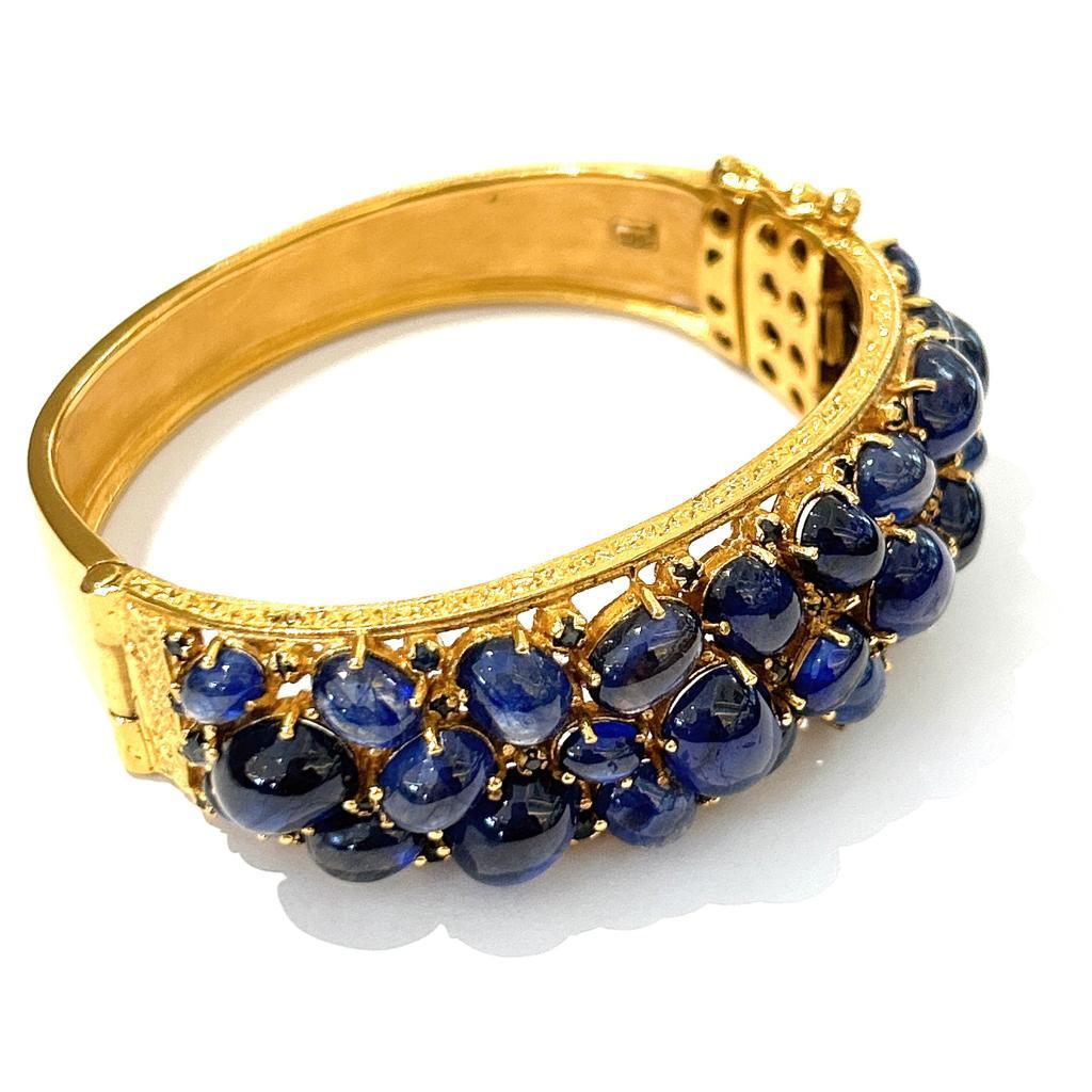 Bochic “Capri” Vintage Blue Sapphire Cabochon Bangle Set in 18K Gold & Silver For Sale 10