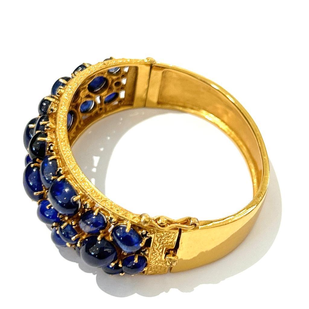 Bochic “Capri” Vintage Natural Blue Sapphire Cabochons Bangle Set in 18K Gold & Silver 

Natural Fancy Royal Blue Sapphire Cabochons from Sri Lanka 
35 Carats 

This Bangle is from the 