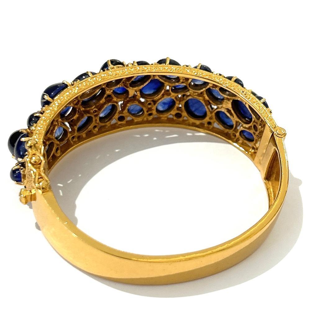 Bochic “Capri” Vintage Blue Sapphire Cabochon Bangle Set in 18K Gold & Silver For Sale 2