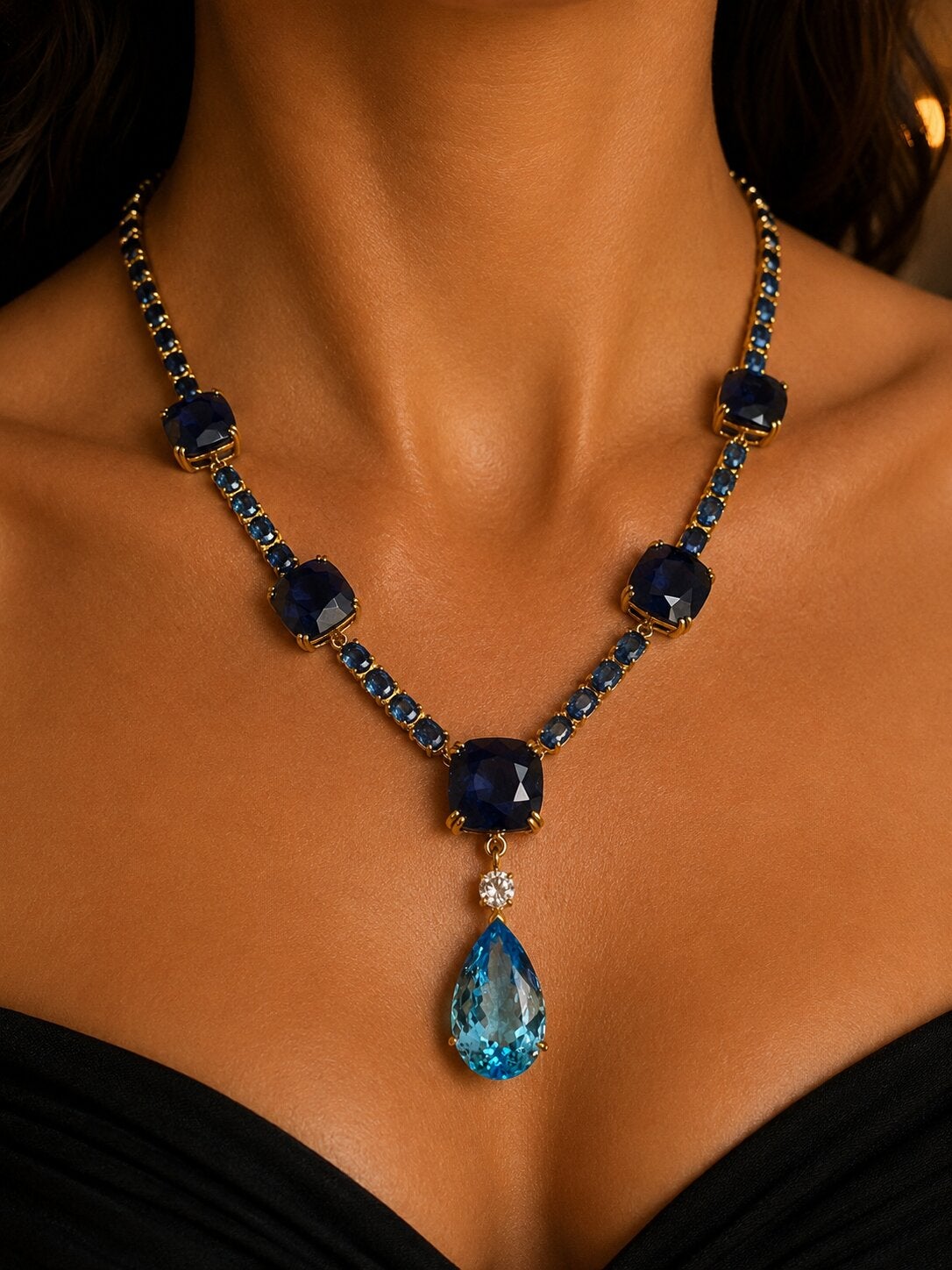 Bochic "Capri" Collana vintage con zaffiro blu e topazio bianco incastonati in 18 carati di oro in vendita