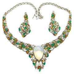 Conjunto de collar y pendientes «Capri» de Bochic, estilo vintage, con diamantes, esmeraldas, ópalos y zafiros