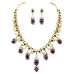 Conjunto de collar y pendientes «Capri» de Bochic con diamantes, esmeraldas y tanzanitas de estilo vintage
