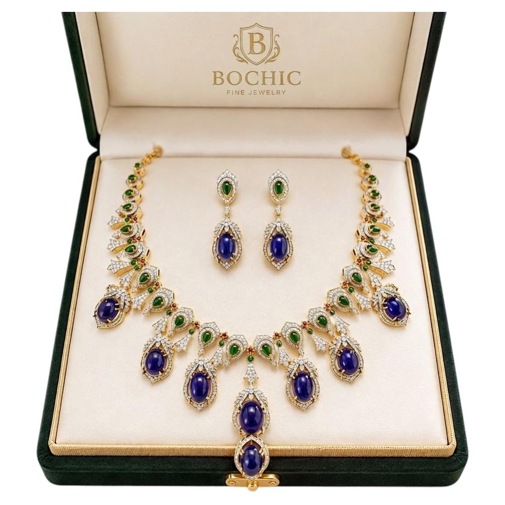 Conjunto de collar y pendientes «Capri» de Bochic con diamantes, esmeraldas y tanzanitas de estilo vintage en venta