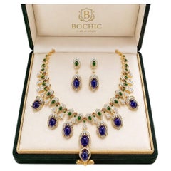 Conjunto de collar y pendientes «Capri» de Bochic con diamantes, esmeraldas y tanzanitas de estilo vintage