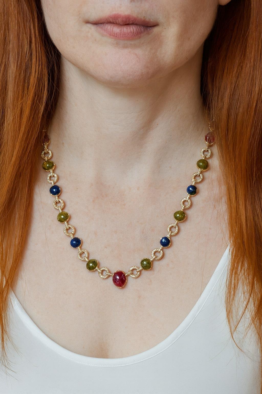 Collana vintage di diamanti, rubini e zaffiri di Bochic 