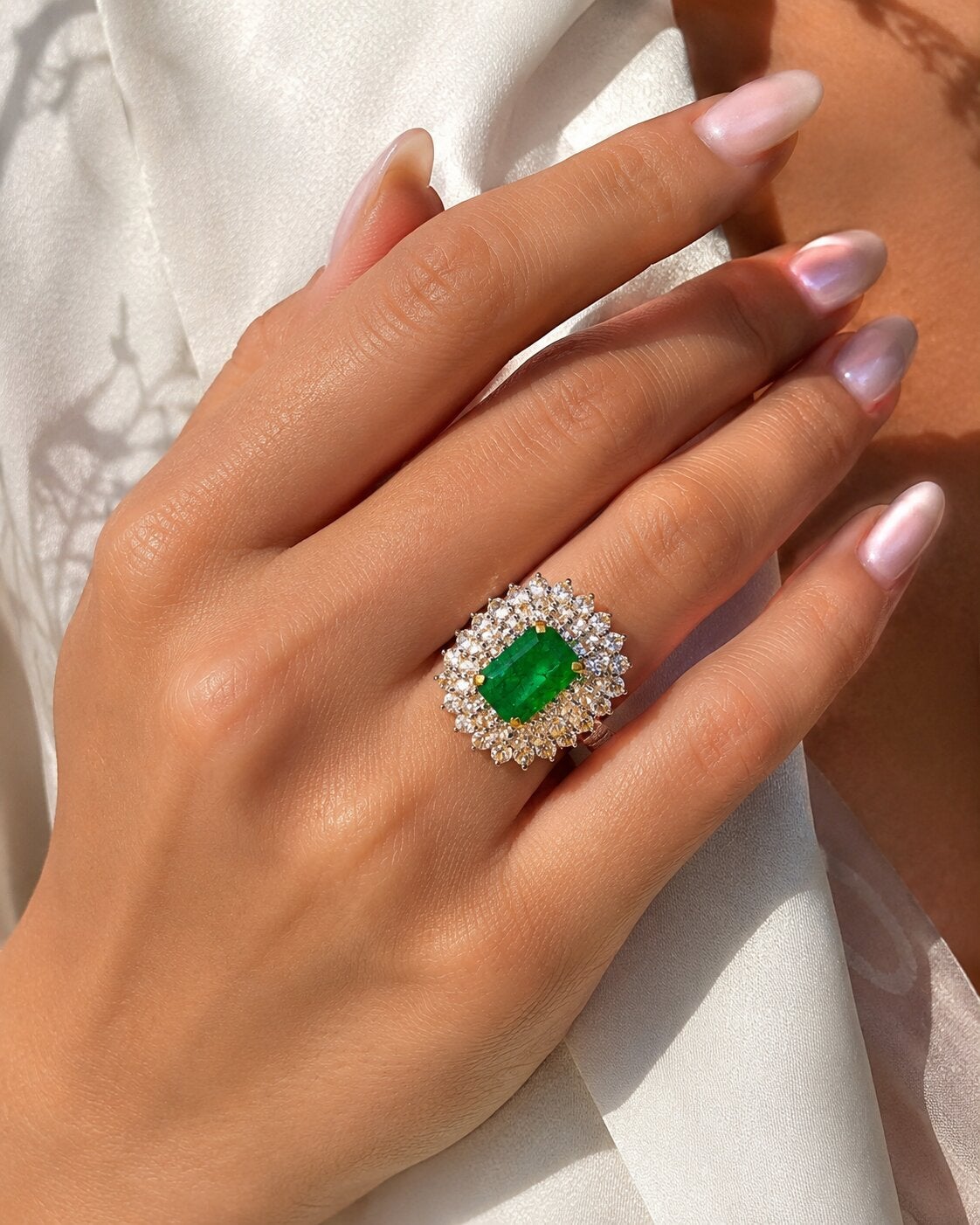 Bague vintage « Capri » de Bochic, avec émeraude et saphir naturels — Or 18 carats et argent
