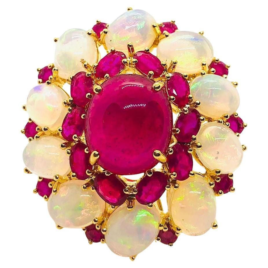 Bochic "Capri" Vintage Natural Ruby 
White Opal Retro Ring Set In 18K Gold 
S en vente