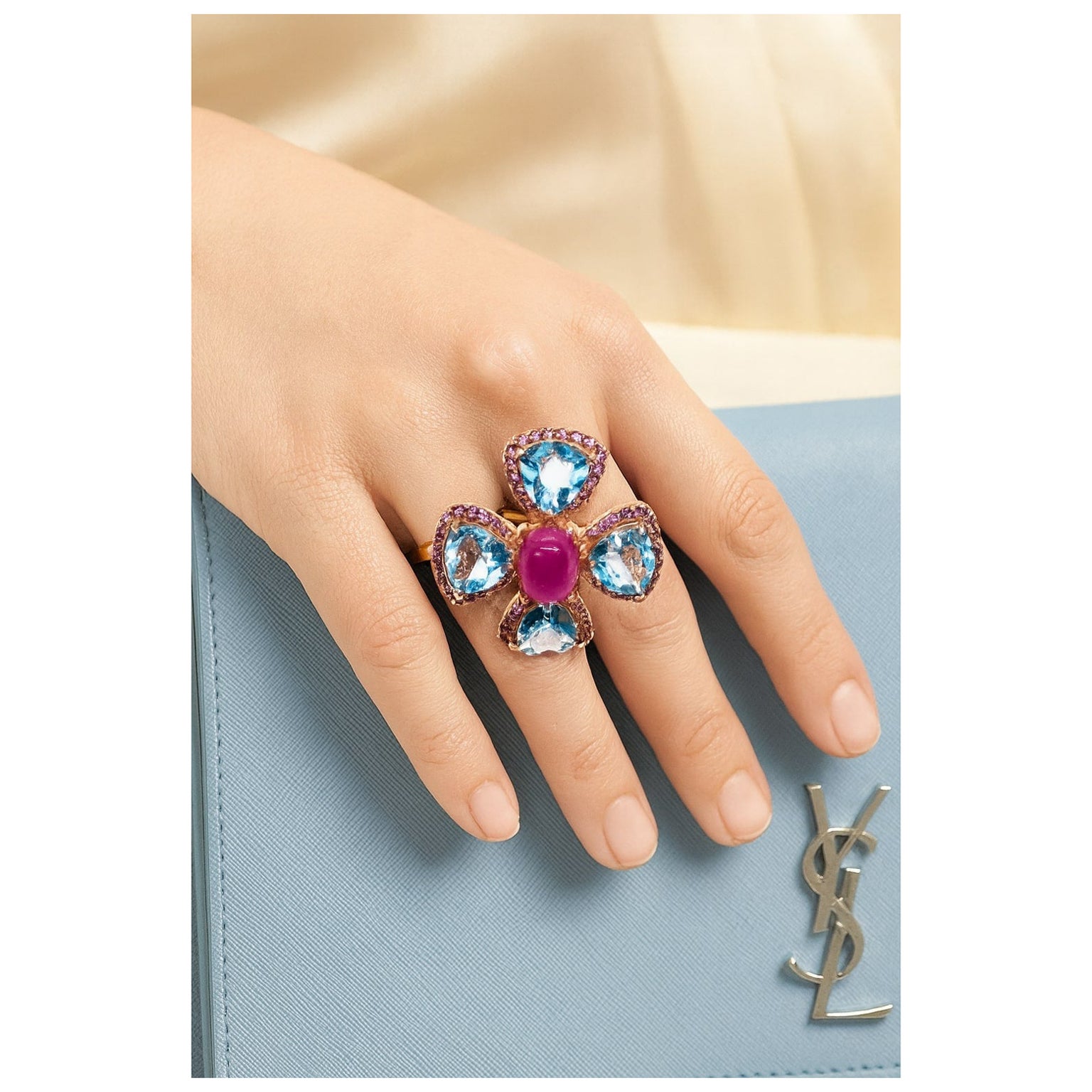Anello Bochic "Capri" con rubino, ametista e topazio blu incastonati in oro e argento 18 carati in vendita