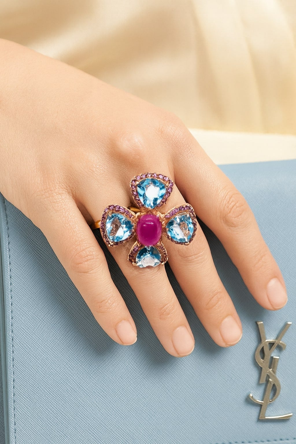 Anello Bochic "Capri" con rubino, ametista e topazio blu incastonati in oro e argento 18 carati