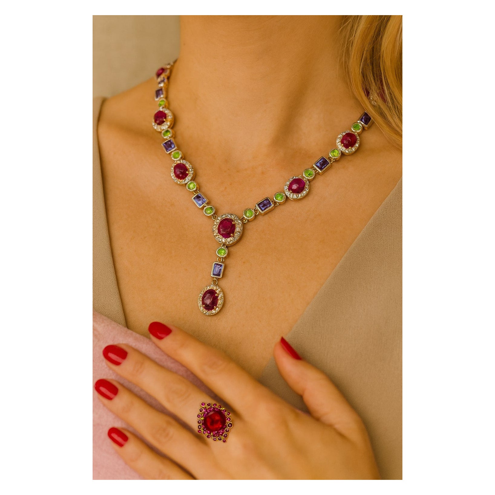 Bochic "Capri" Collana vintage con rubino, ametista e peridoto in oro e argento 18 carati