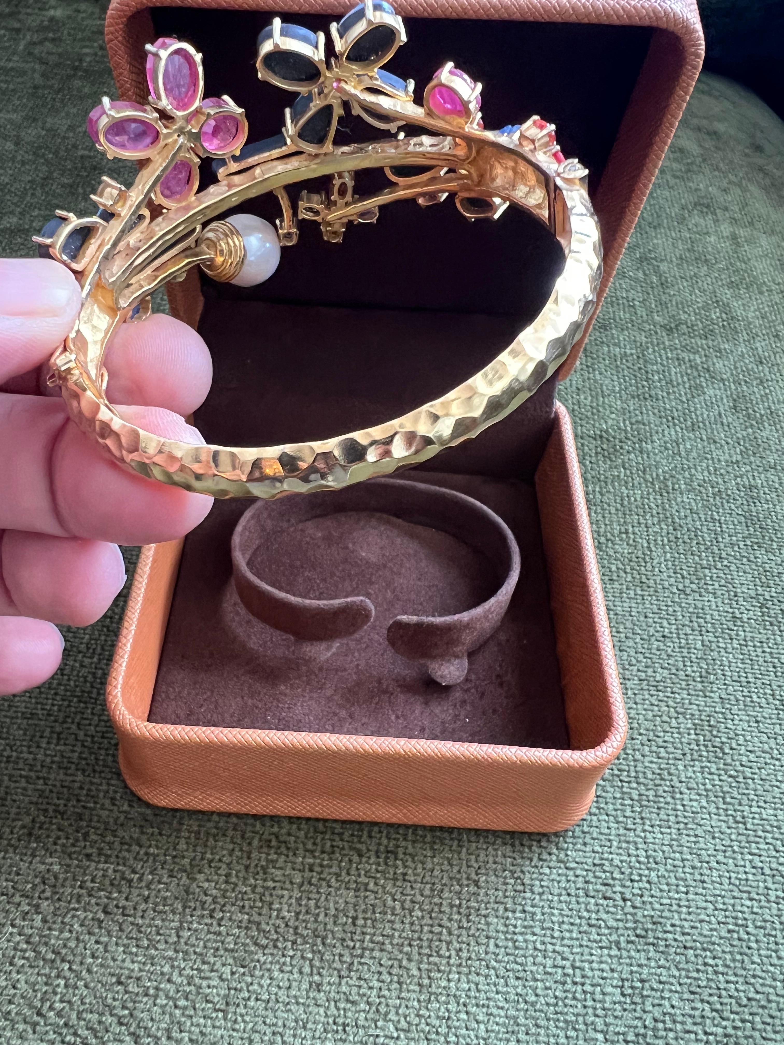 Bochic “Capri” Vintage Ruby, Sapphire & Blue Opal Cuff Set In 18K & Silver In Excellent Condition For Sale In New York, NY