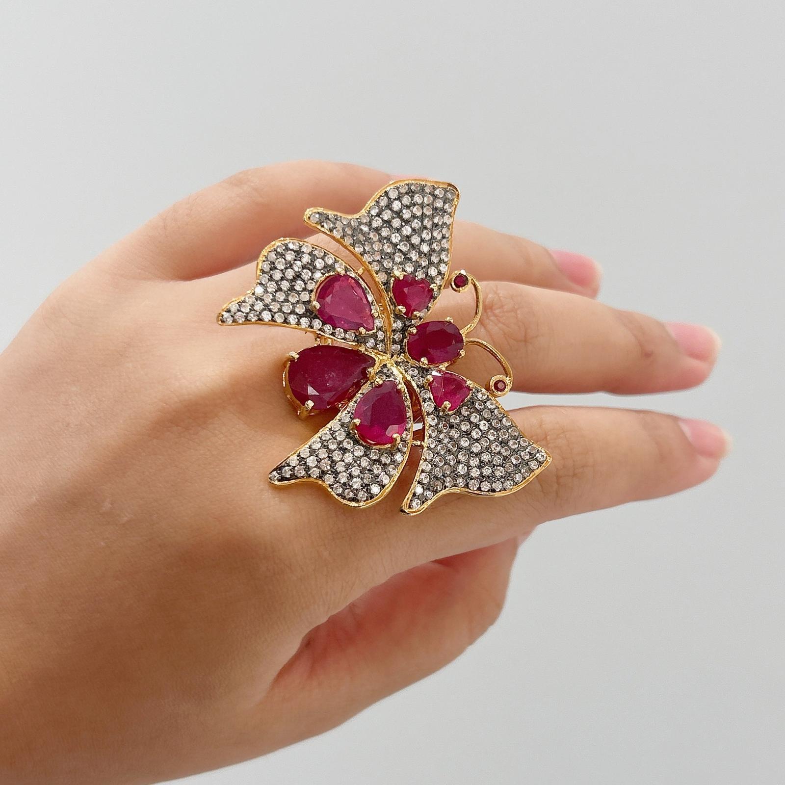 Taglio brillante Anello a farfalla con rubino e topazio vintage di Bochic 
