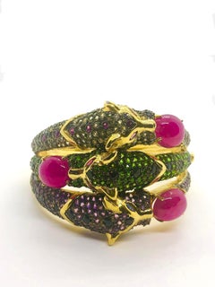 Brazalete vintage Bochic "Capri" de zafiro, rubí y esmeralda en oro de 18 quilates y plata