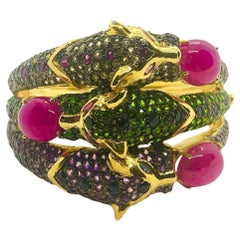 Brazalete vintage Bochic "Capri" de zafiro, rubí y esmeralda en oro de 18 quilates y plata