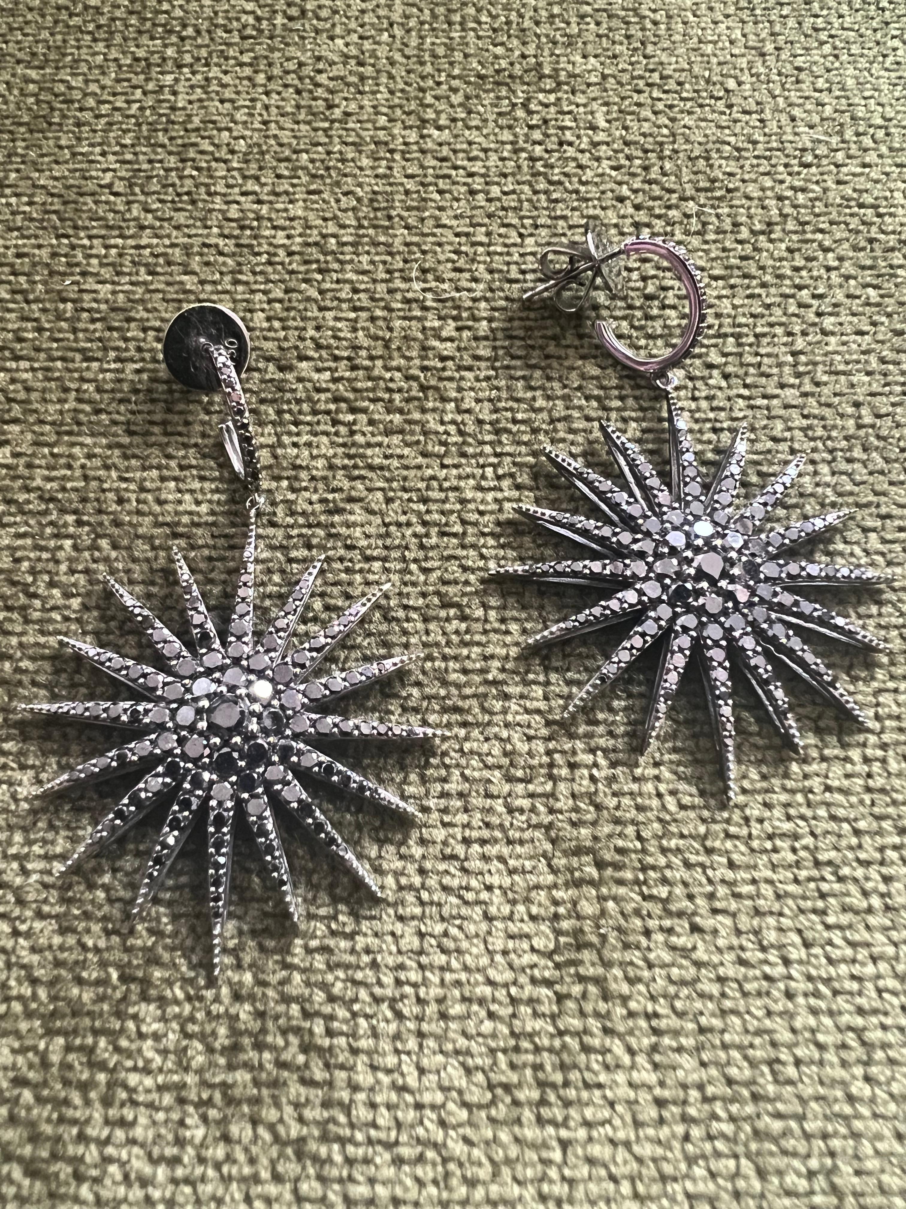 Bochic Classic & Chic Star Black Diamond Earrings Set In 18K Black Gold In New Condition For Sale In New York, NY