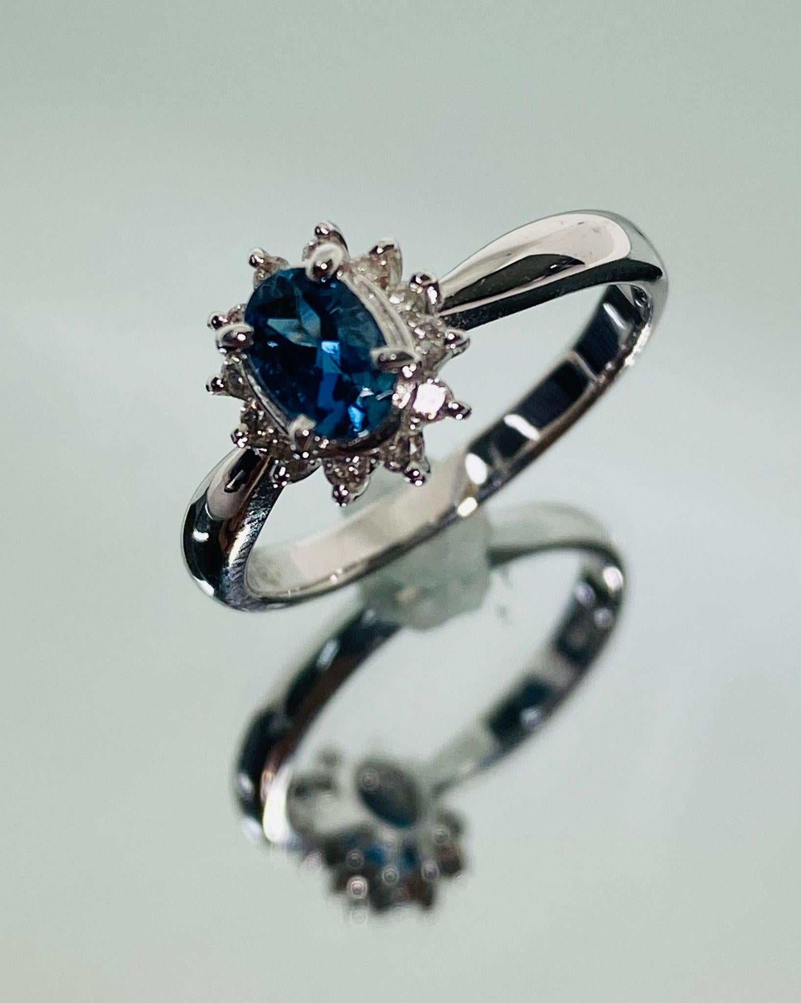 British Colonial Bochic Classic & Elegant Platinum Cluster Diamond & Blue Aquamarine Ring  For Sale