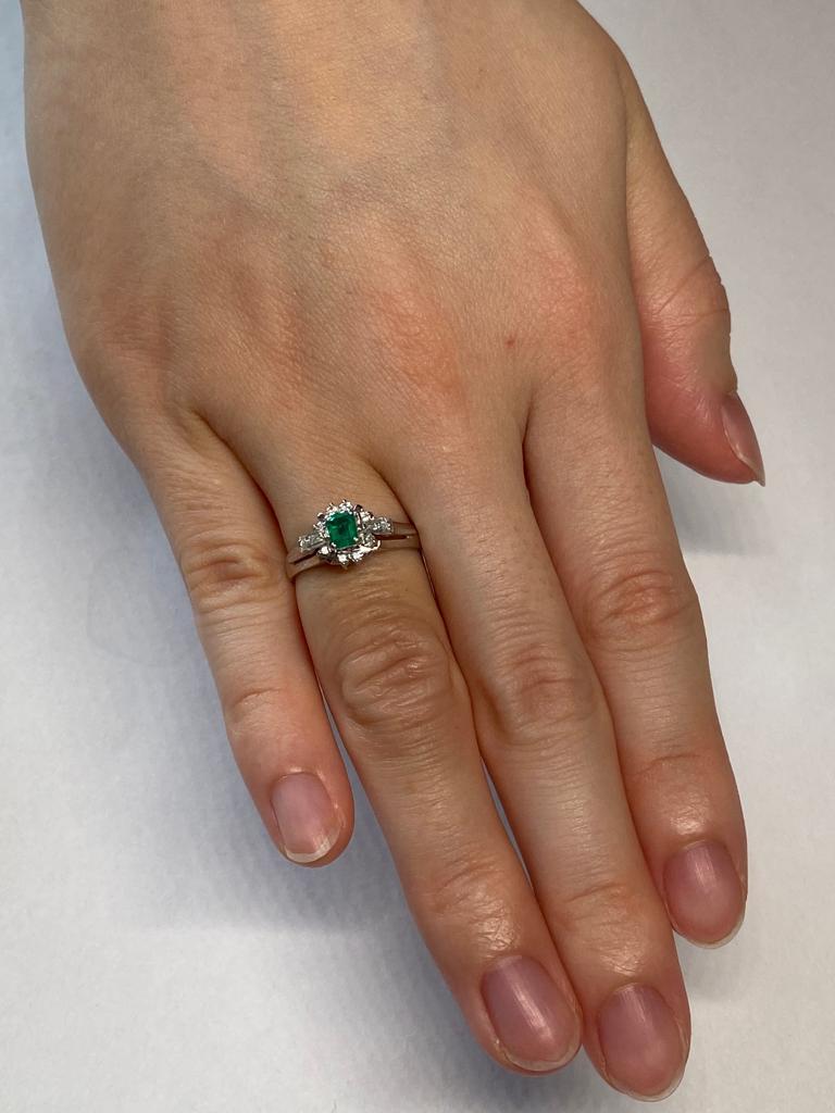 Bochic Classic & Elegant Platinum Cluster Diamond & Green Emerald Ring  For Sale 6