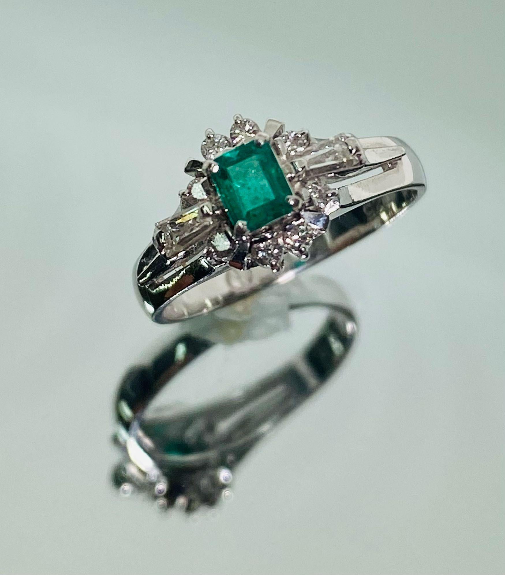 Women's Bochic Classic & Elegant Platinum Cluster Diamond & Green Emerald Ring  For Sale
