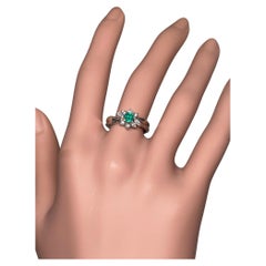 Bochic Classic & Elegant Platinum Cluster Diamond & Green Emerald Ring 