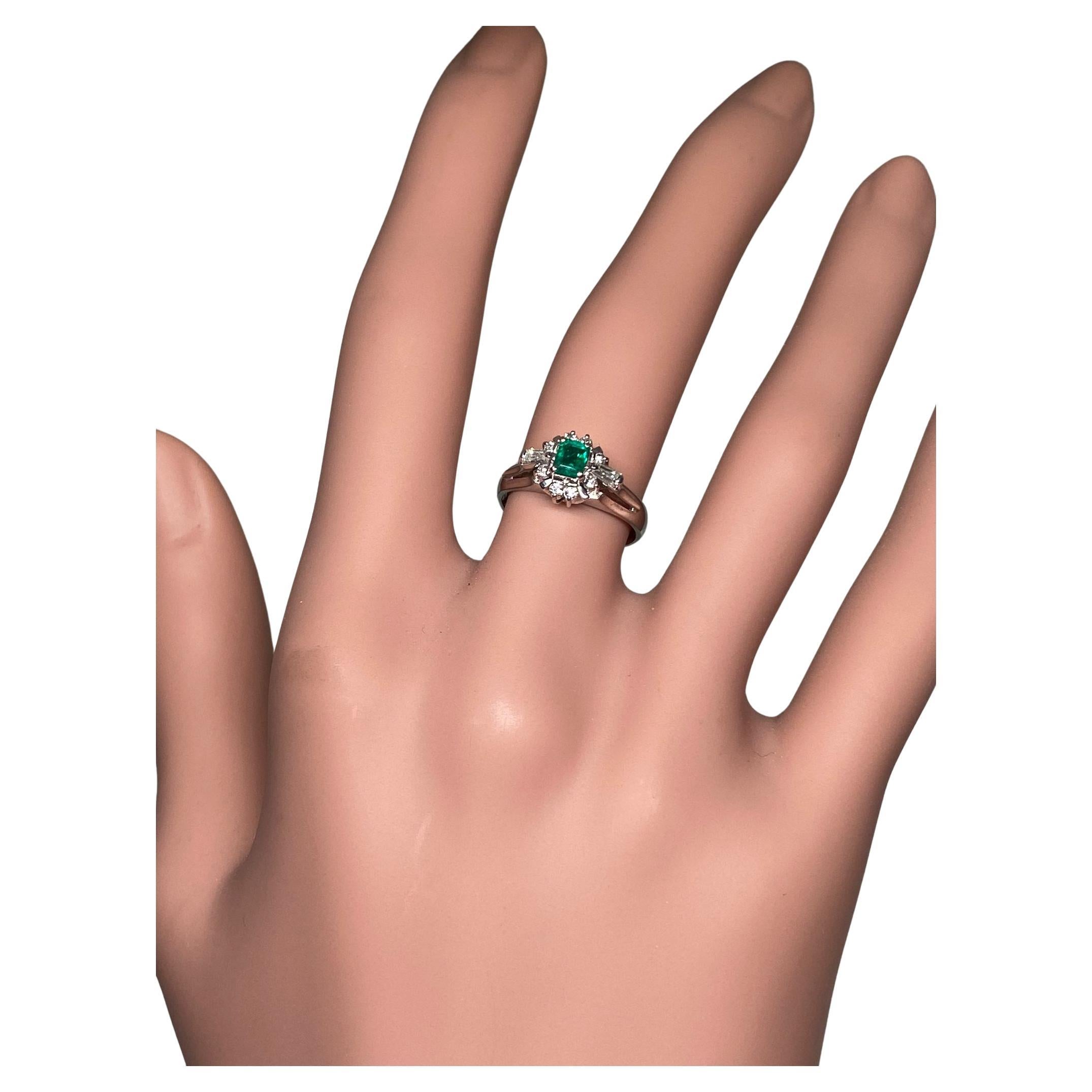 Bochic Classic & Elegant Platinum Cluster Diamond & Green Emerald Ring  For Sale