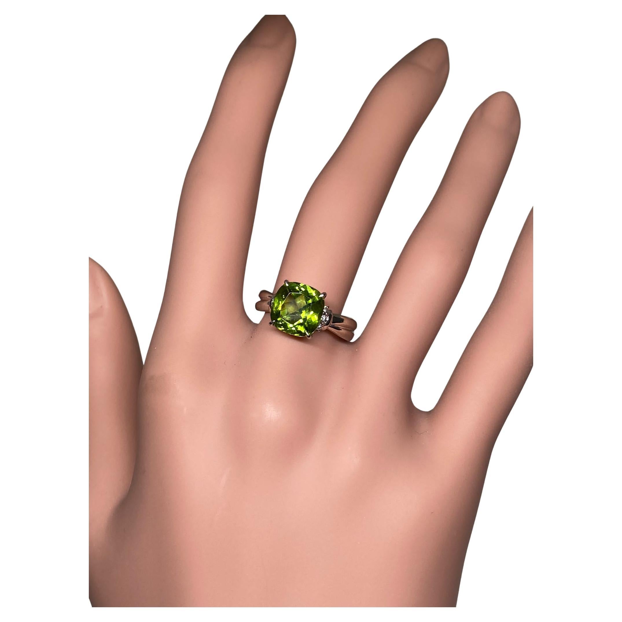 Bochic Classic & Elegant Platinum Cluster Diamond & Green Peridot Ring  For Sale