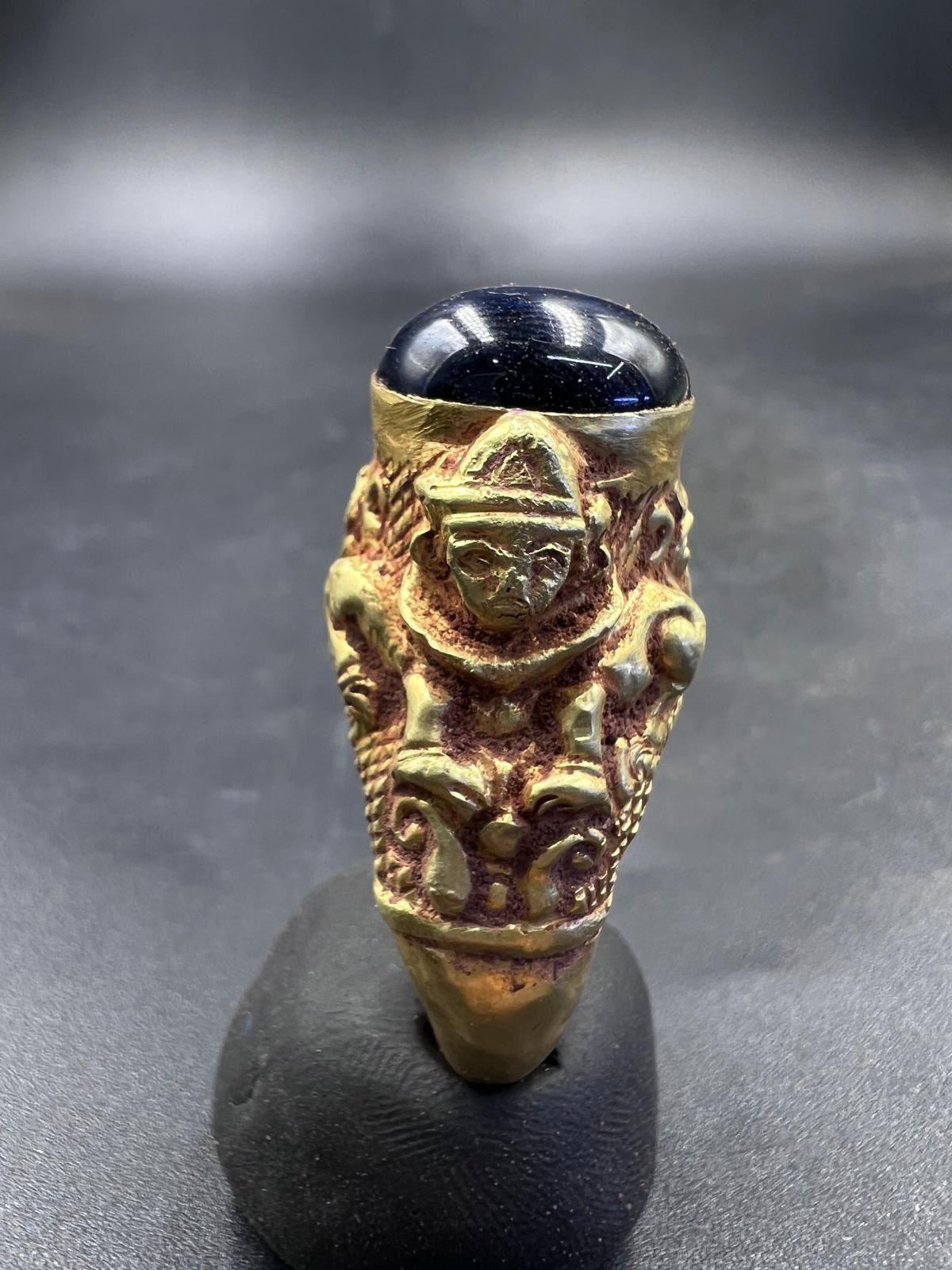 Bochic Curated Antique Ring From Burma 18k Solid Gold & Antique Agate For Sale 5