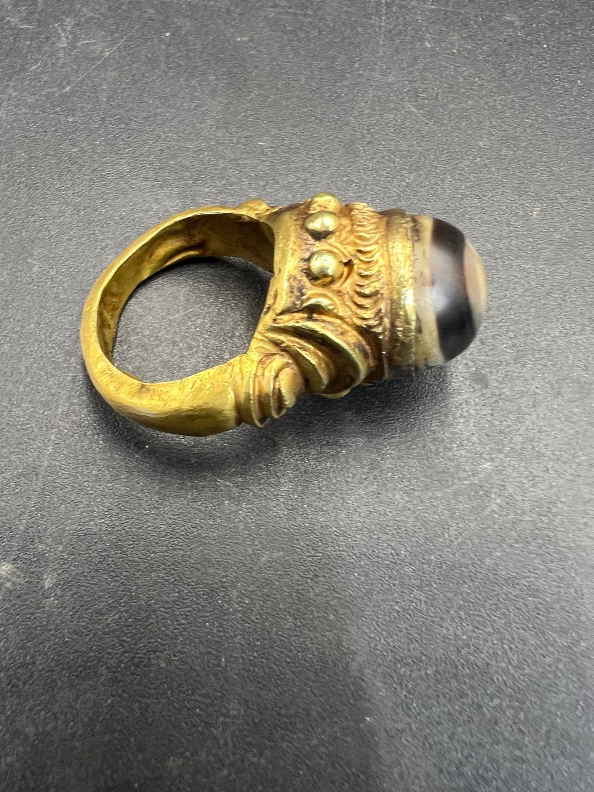 Bochic Curated Antique Ring From Burma 18k Solid Gold & Antique Agate 

This is the kind of ring you see in a Museum
South East Asian Antique Agate Gem Old Burmese Pyu Pagan Gold Ring

This Ring is from the 
