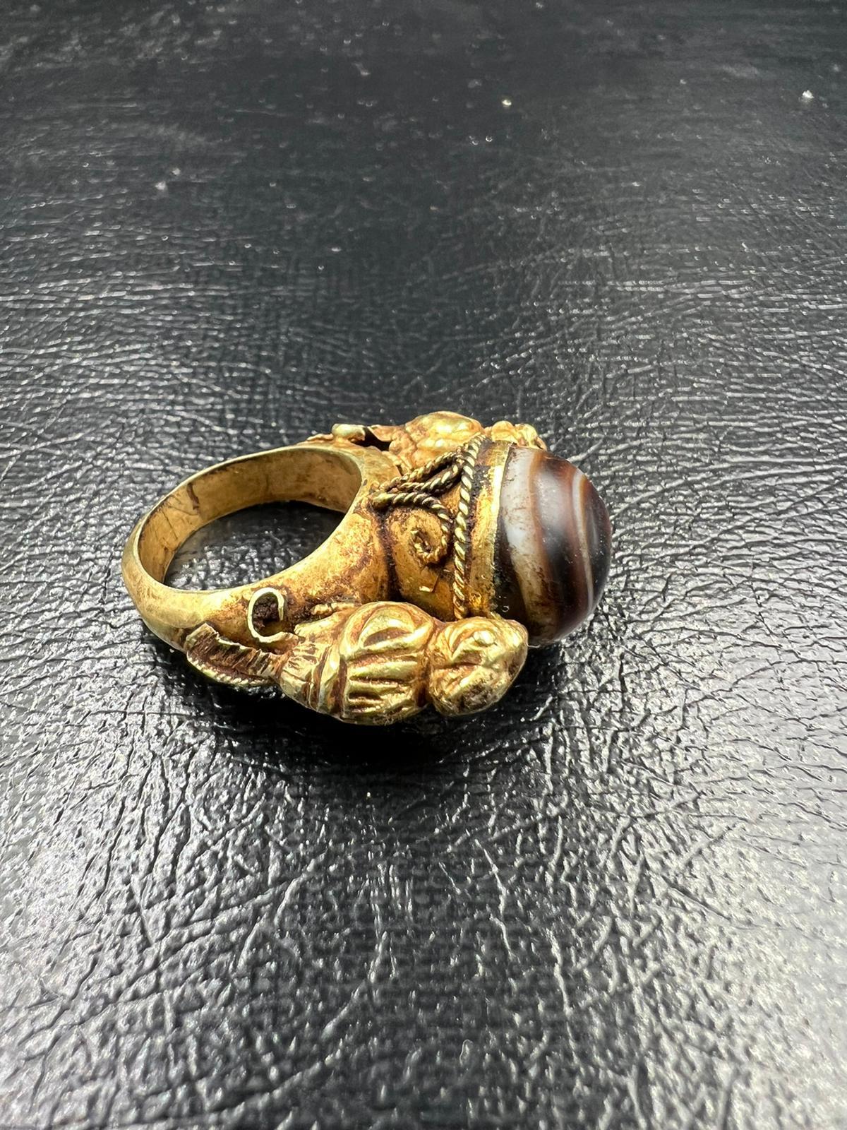 Bochic Curated Antique Ring From Burma 18k Solid Gold & Antique Agate  In Excellent Condition In New York, NY