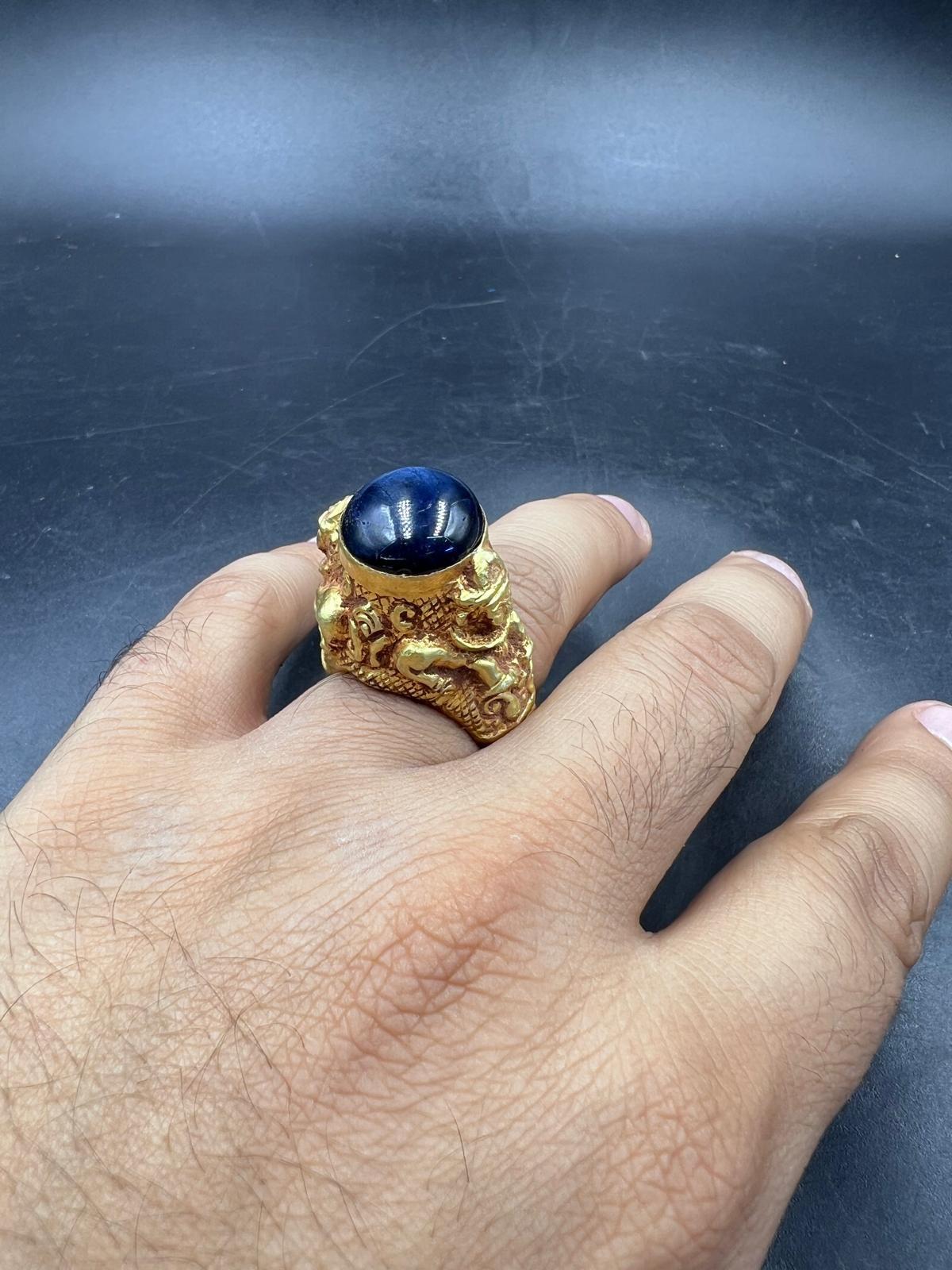 Bochic Curated Antique Ring From Burma 18k Solid Gold & Antique Agate In Excellent Condition For Sale In New York, NY