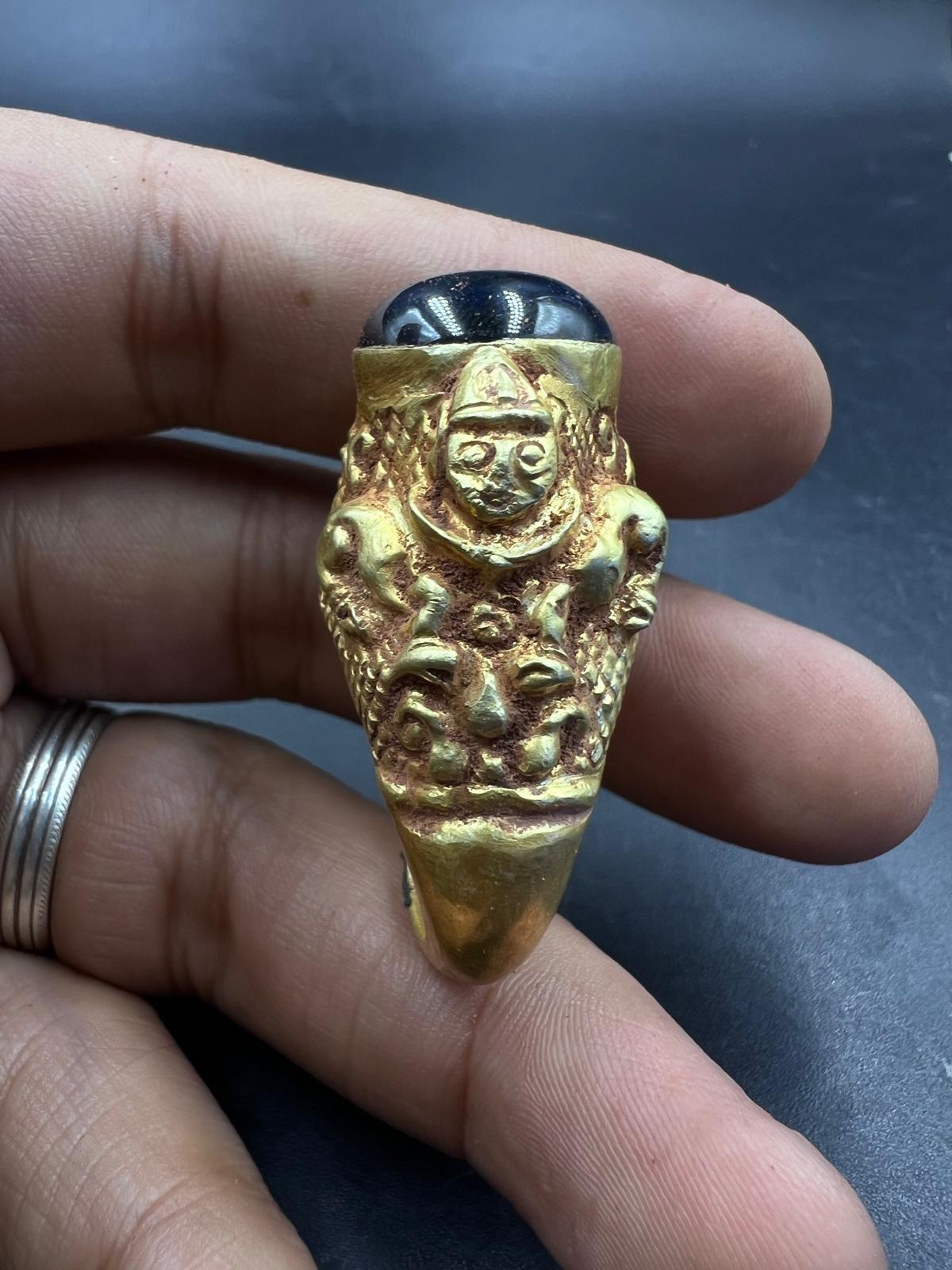 Women's or Men's Bochic Curated Antique Ring From Burma 18k Solid Gold & Antique Agate For Sale