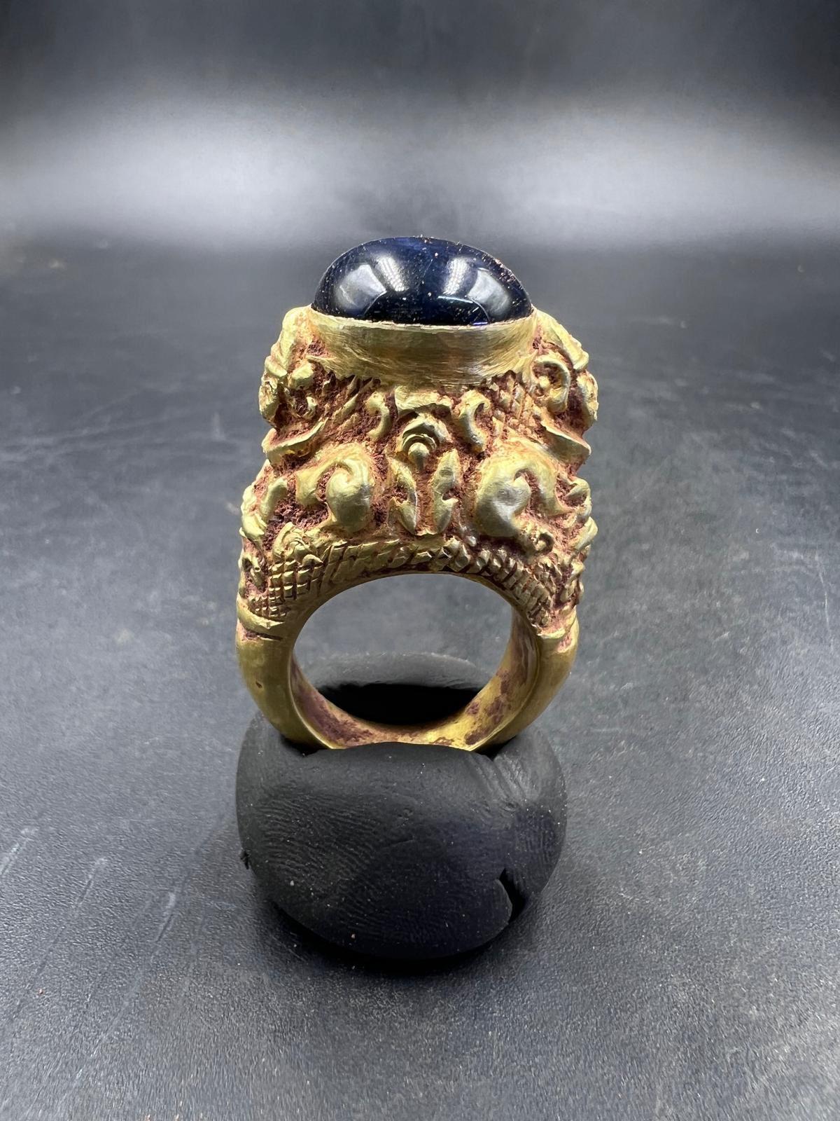 Bochic Curated Antique Ring From Burma 18k Solid Gold & Antique Agate For Sale 3