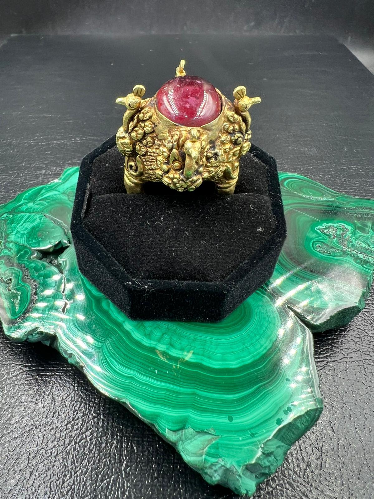 Bochic Curated Antique Ring From Burma 18k Solid Gold & Antique Burma Ruby (bague ancienne de Birmanie en or massif 18k et rubis ancien)  en vente 2