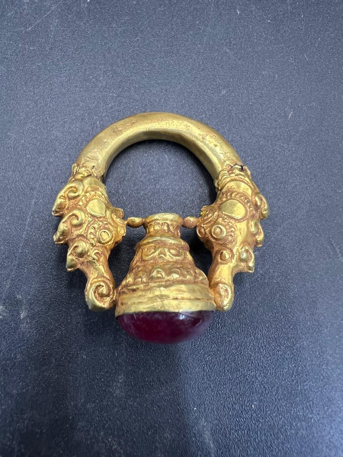 Anillo Antiguo Curado Bochic De Birmania Oro Amarillo Macizo 18k Y Rubí en venta 6